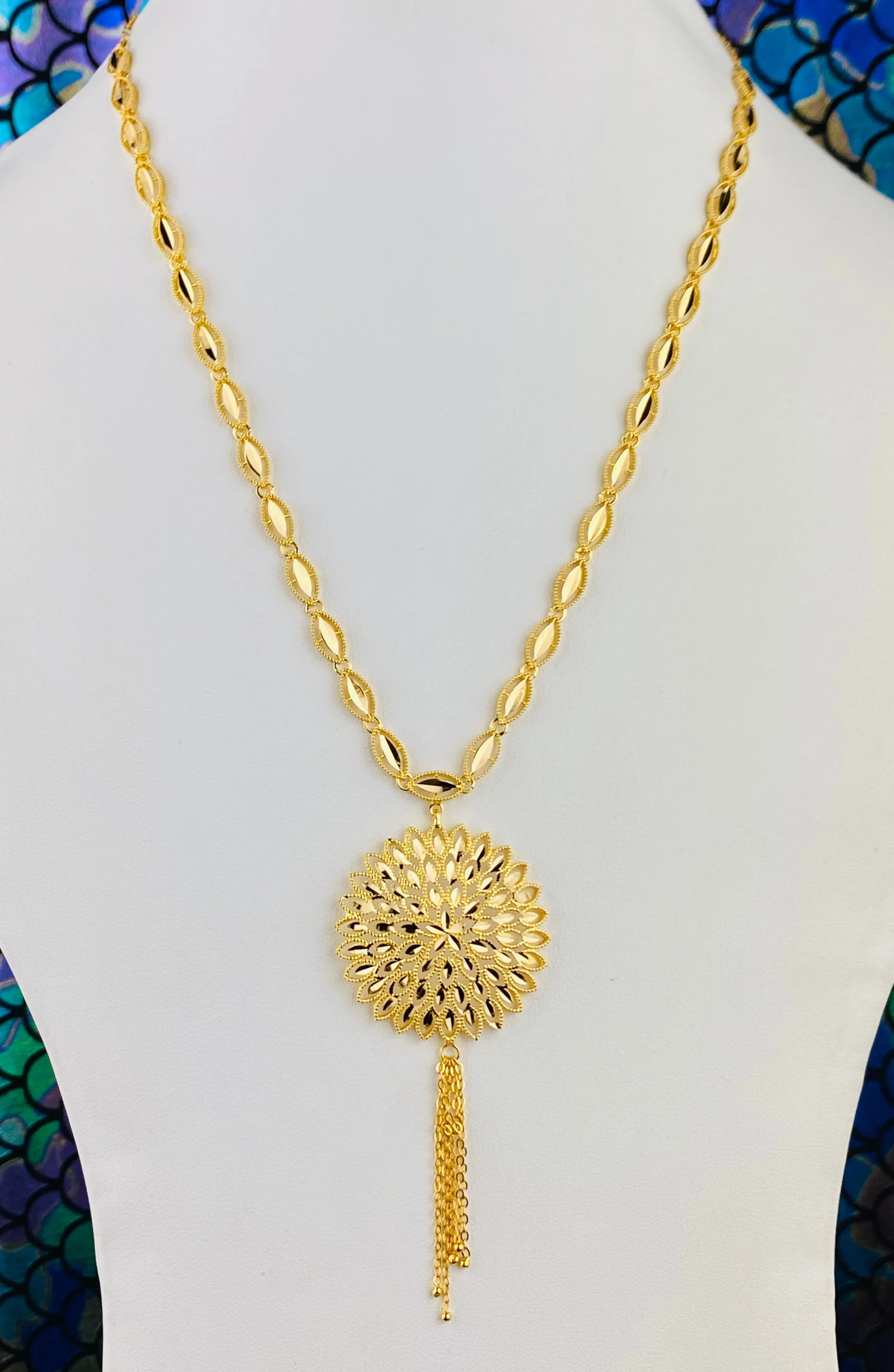 22k Necklace Solid Gold Ladies Dangling Floral with Dimond Cut design C0488