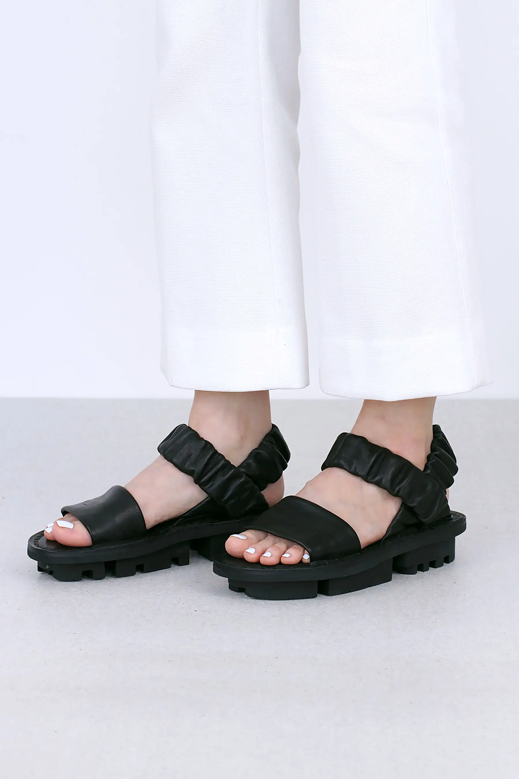 Trippen Synchron Sandal | Black